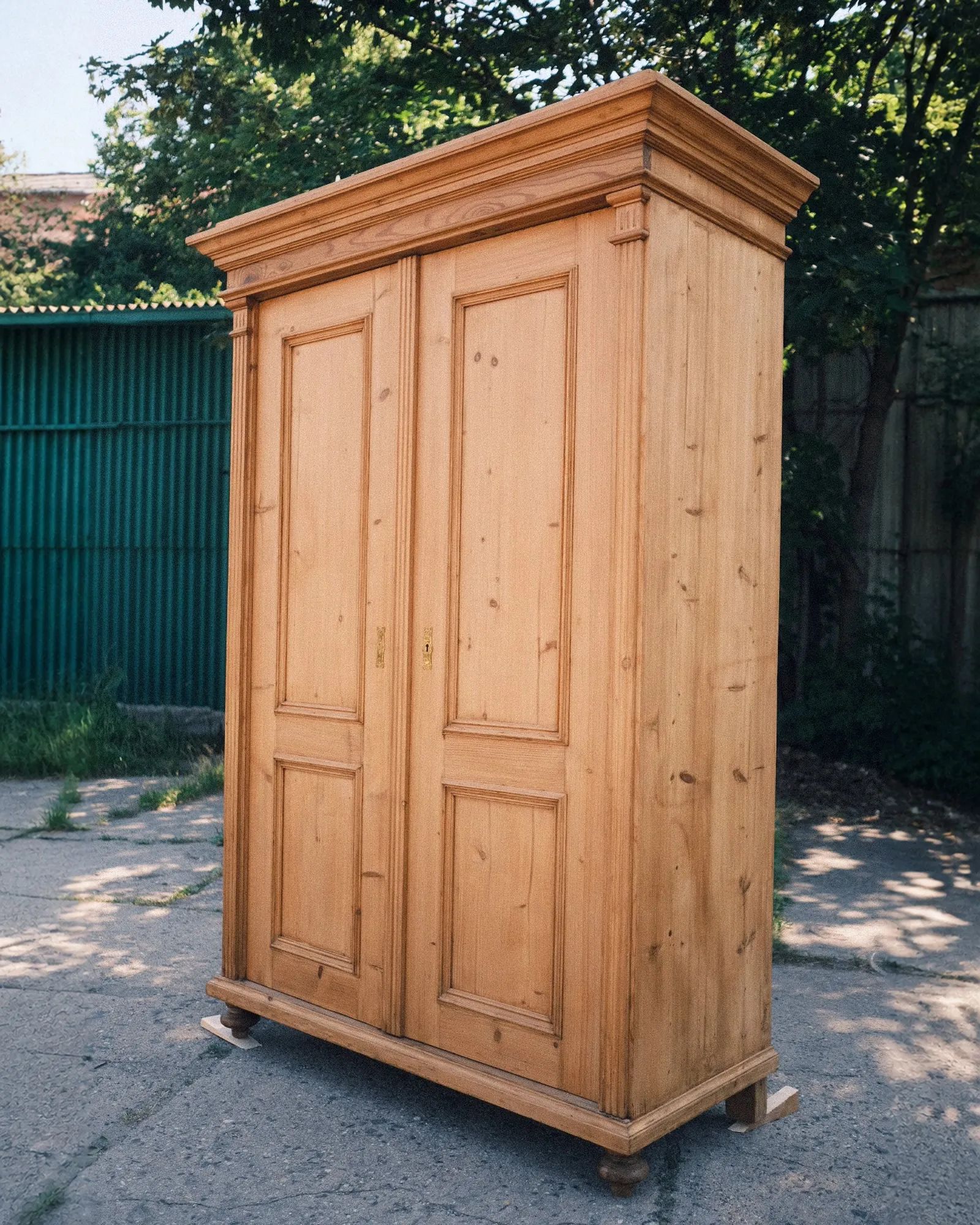 Skříň dvoudveřová, stará · fotka 3 z 4