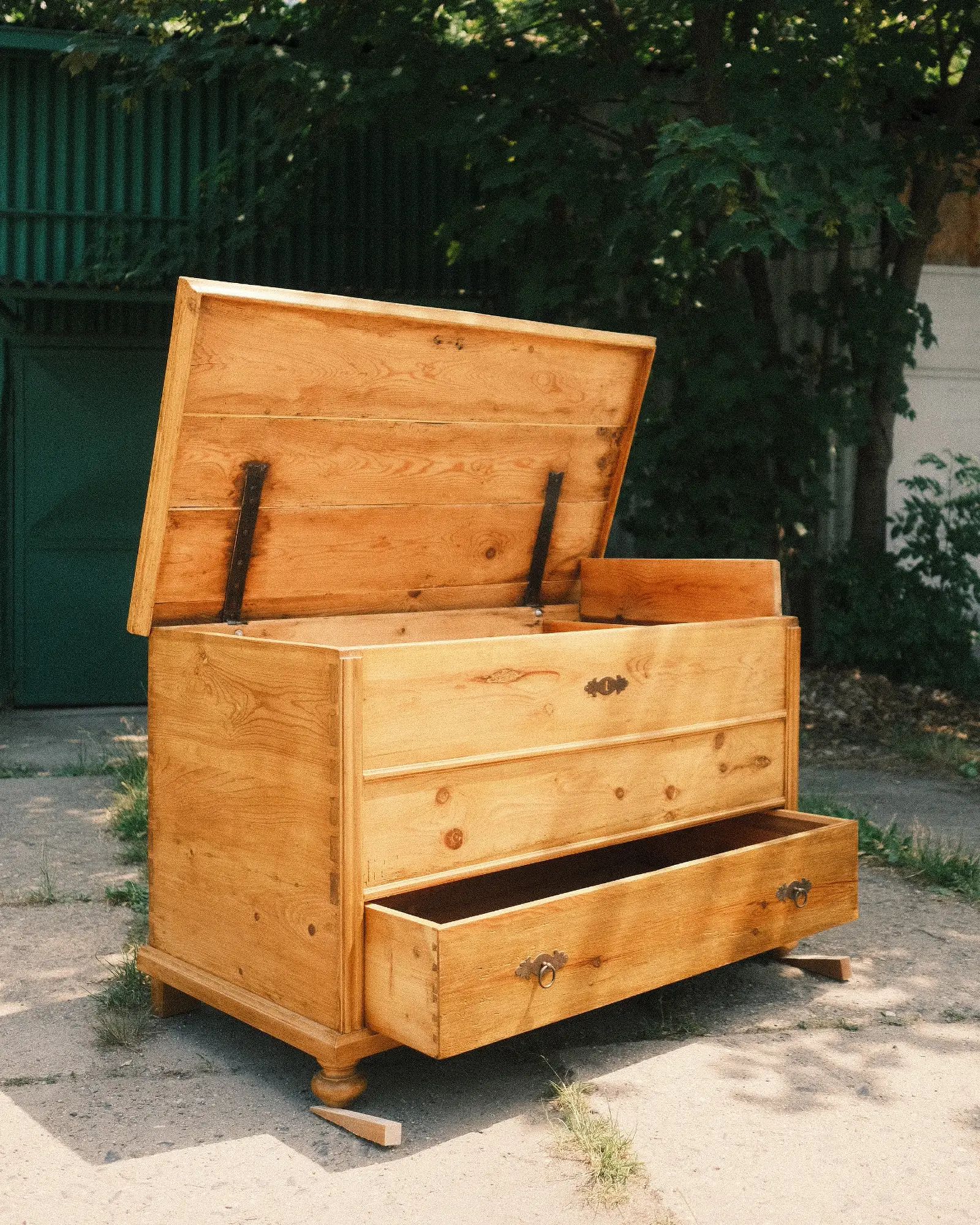 Truhlokomoda, starožitný kus po restaurování, Ma Maison