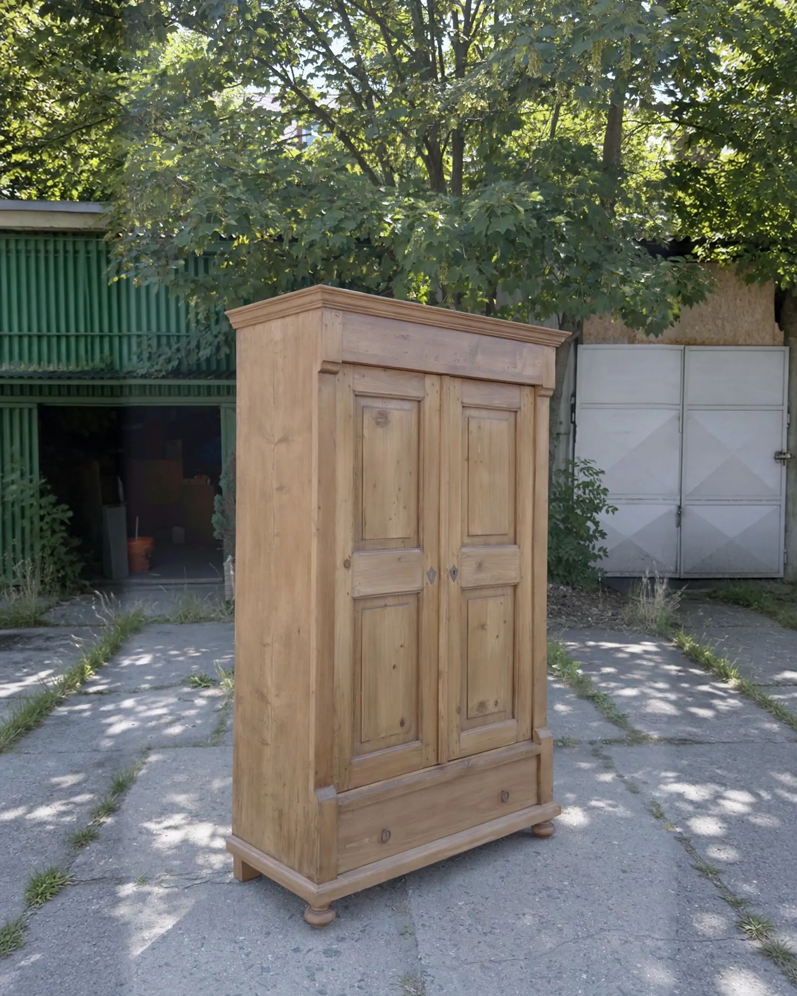 Skříň dvoudveřová se šuplíkem, stará, starožitný kus po restaurování, Ma Maison